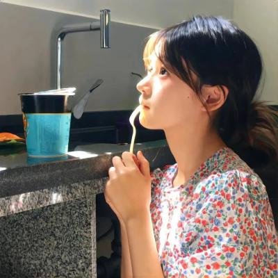 俏皮女学生